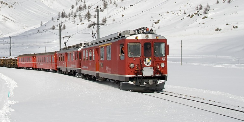 Train in snowy winter conditions Train in snowy winter conditions